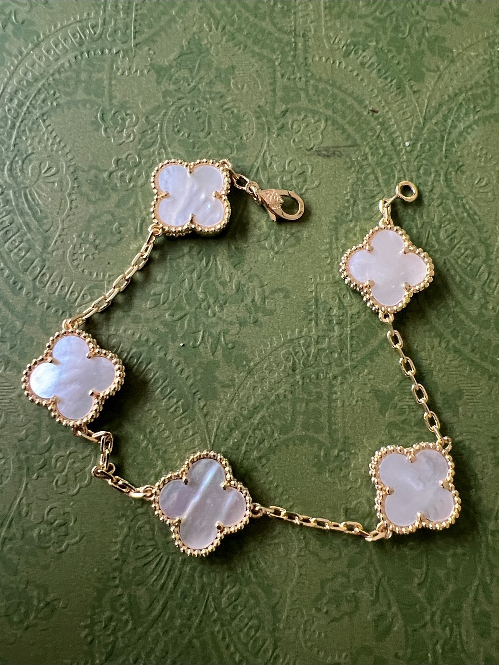 Copper 18k Gold plated Clover Bracelet with White Mother-of-Pearl flower